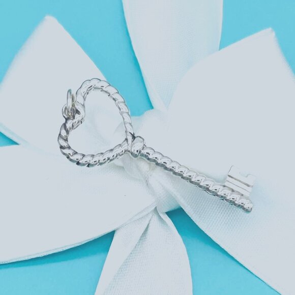 TIFFANY & Co SS Twist Rope Heart Key Charm EUC - Picture 4 of 5